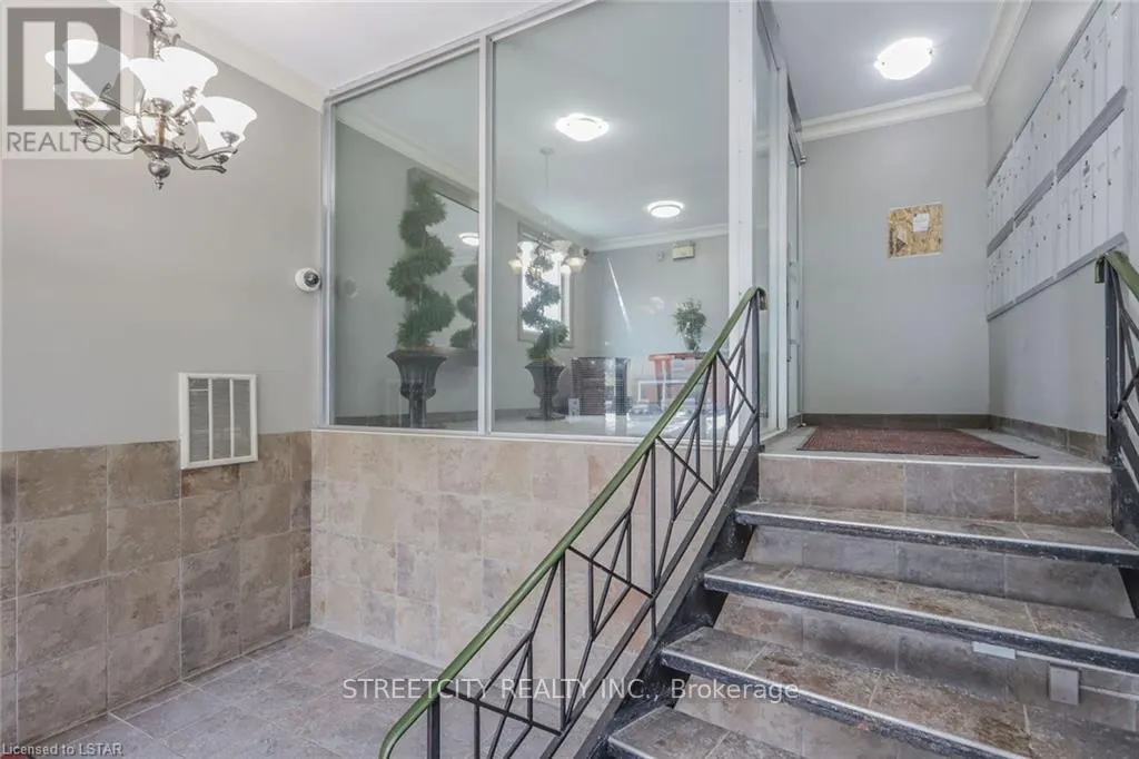 104 - 570 WILLIAM STREET, #104