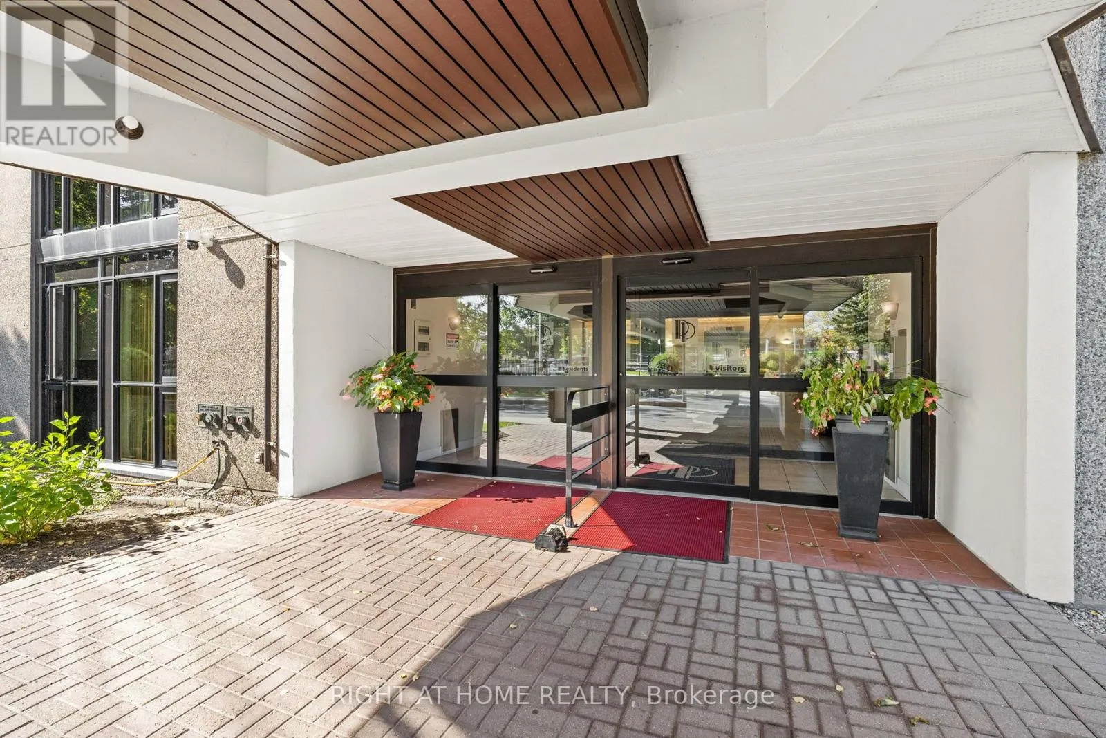 1006 - 1025 RICHMOND ROAD