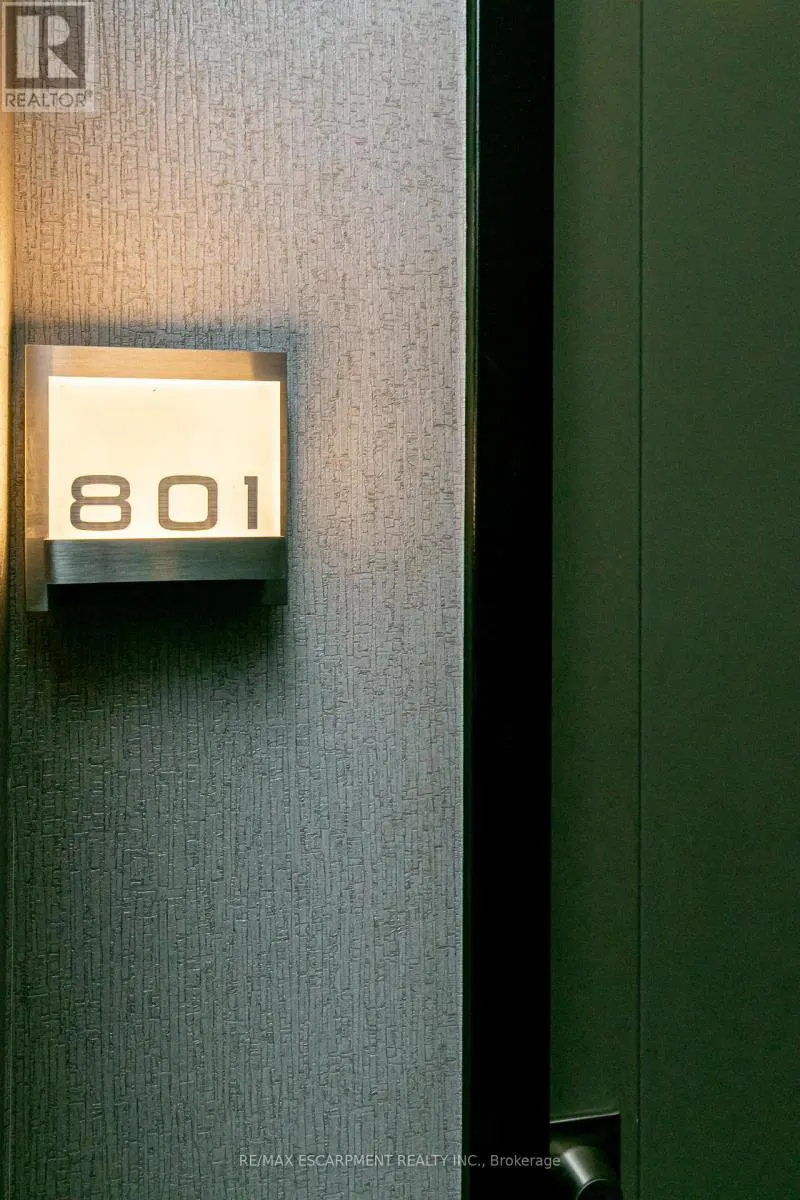 801 - 150 MAIN STREET W