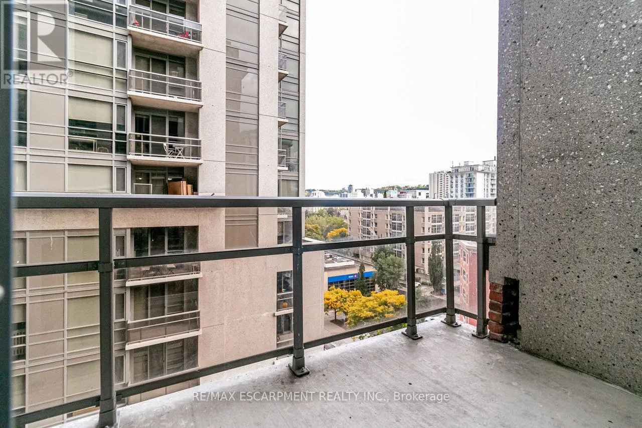 801 - 150 MAIN STREET W