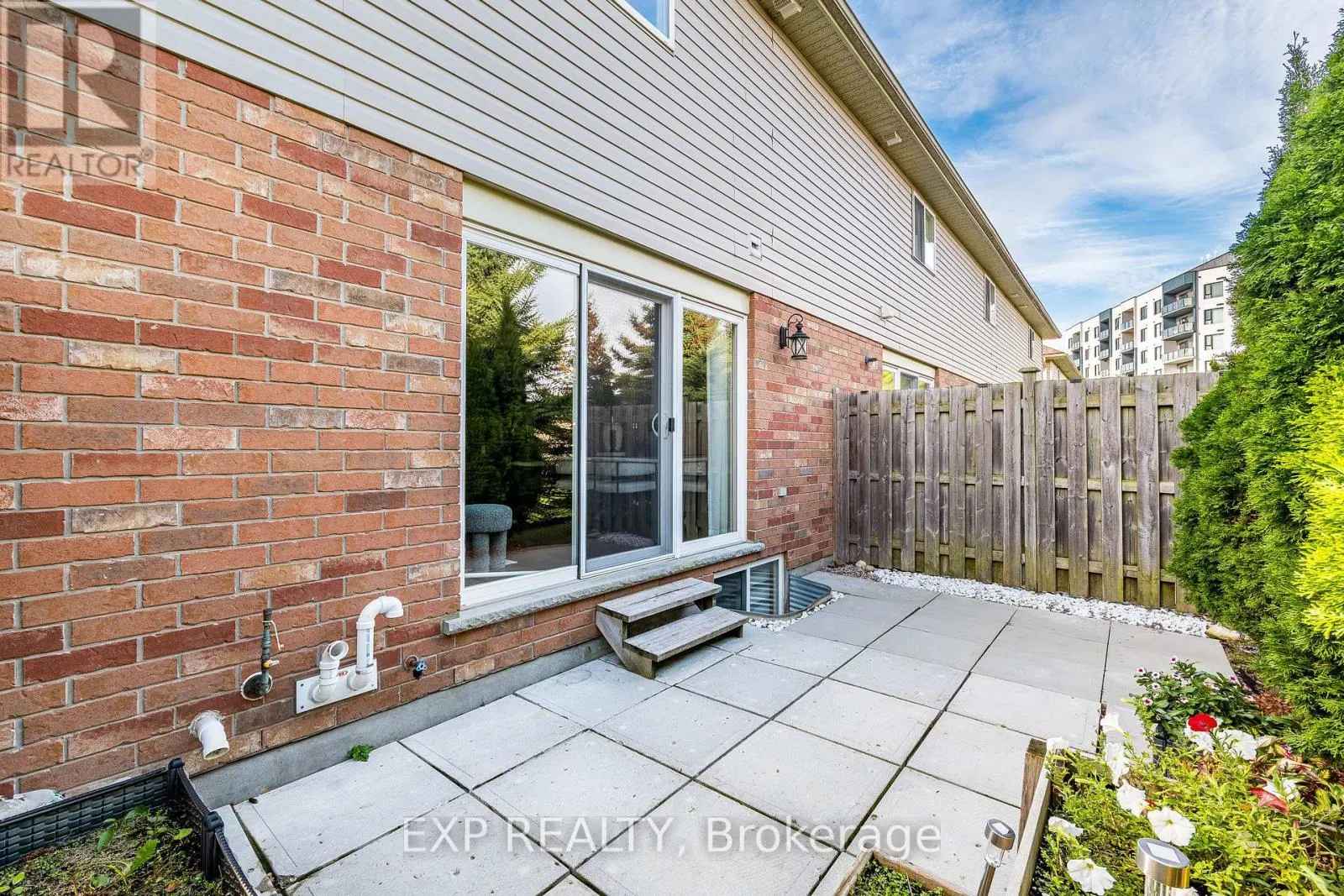 1 - 42 FALLOWFIELD DRIVE