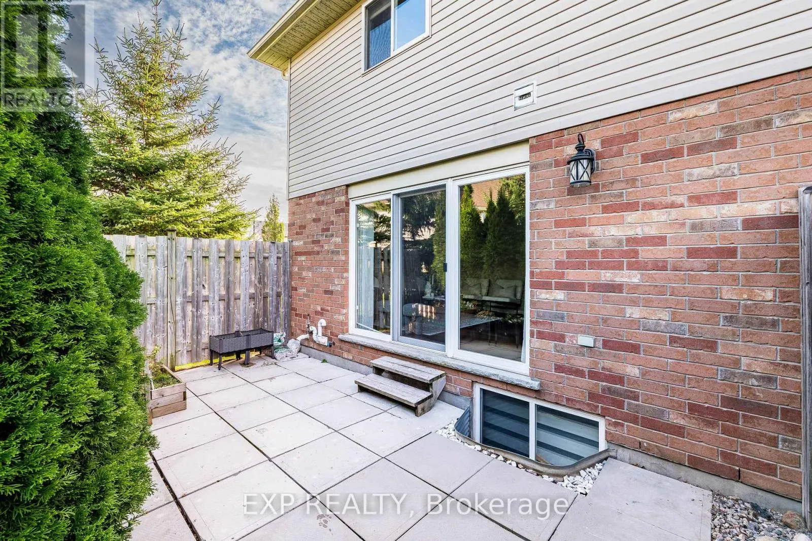 1 - 42 FALLOWFIELD DRIVE