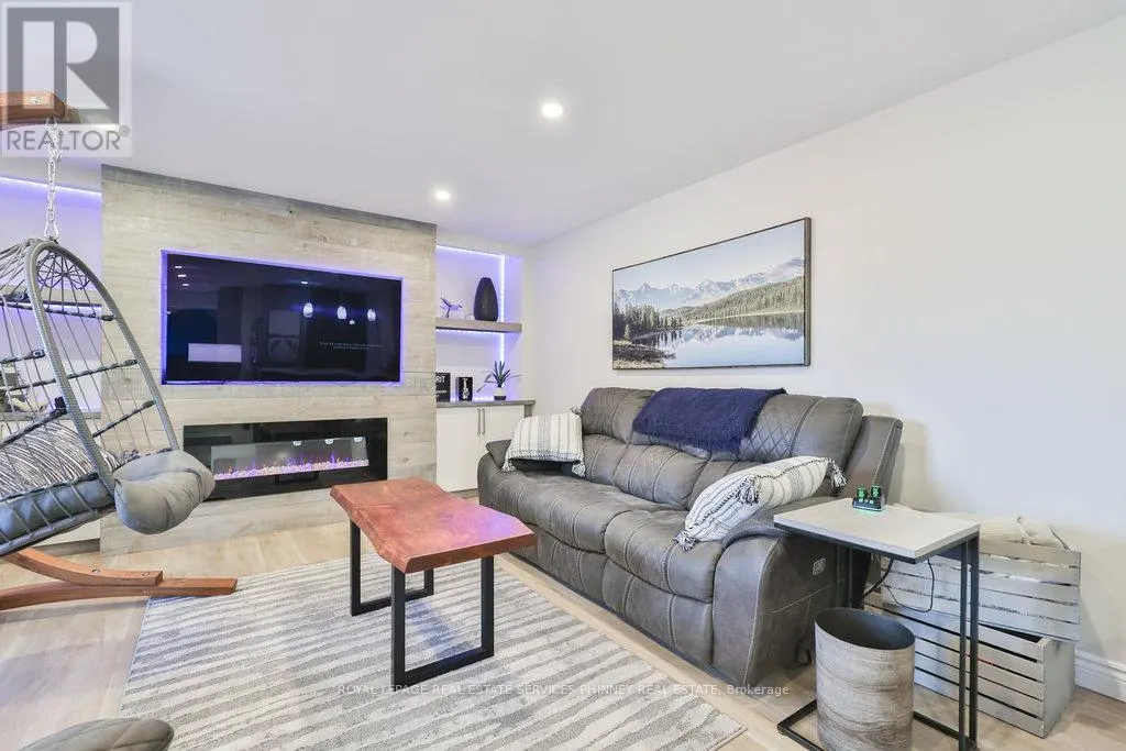 UPPER - 47 CASTLEFIELD DRIVE