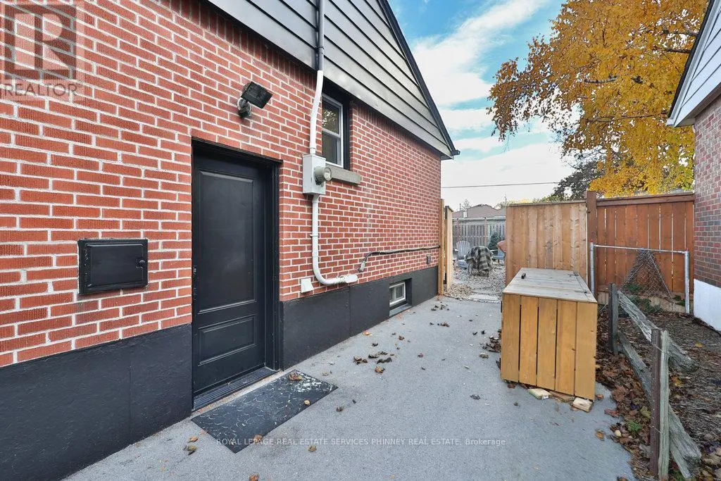 UPPER - 47 CASTLEFIELD DRIVE