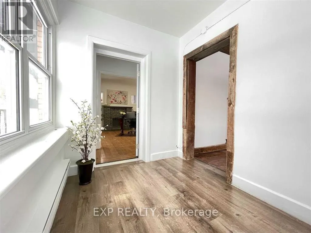 COMMERCIAL - 229 LOCKE STREET S