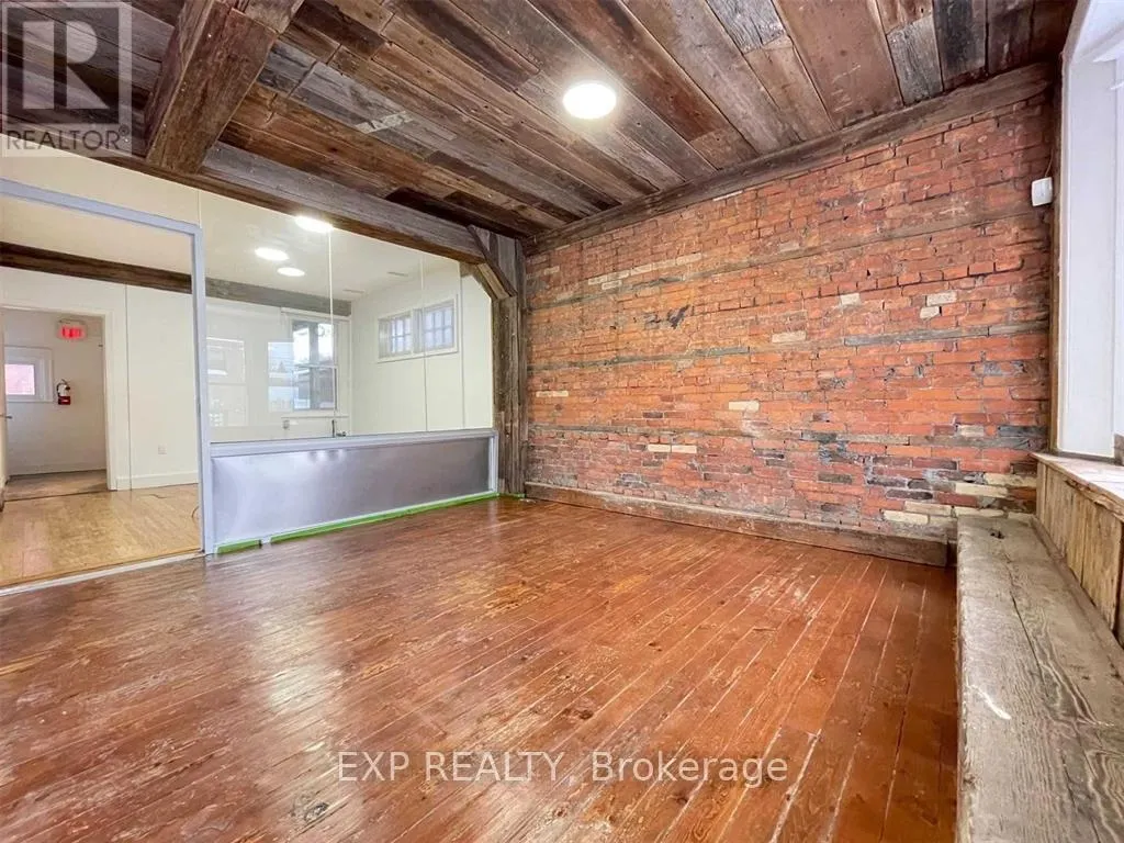 COMMERCIAL - 229 LOCKE STREET S