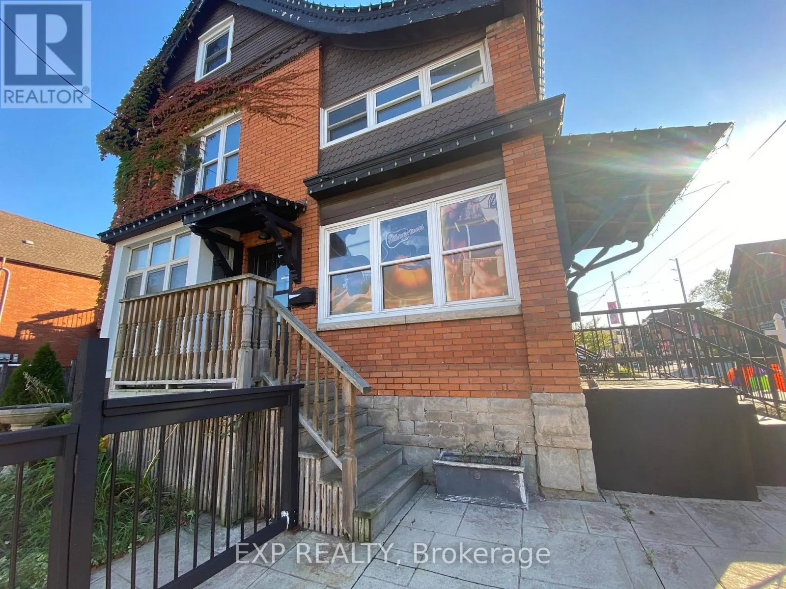 COMMERCIAL - 229 LOCKE STREET S