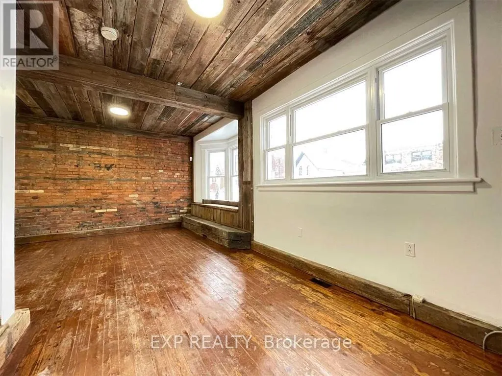 COMMERCIAL - 229 LOCKE STREET S