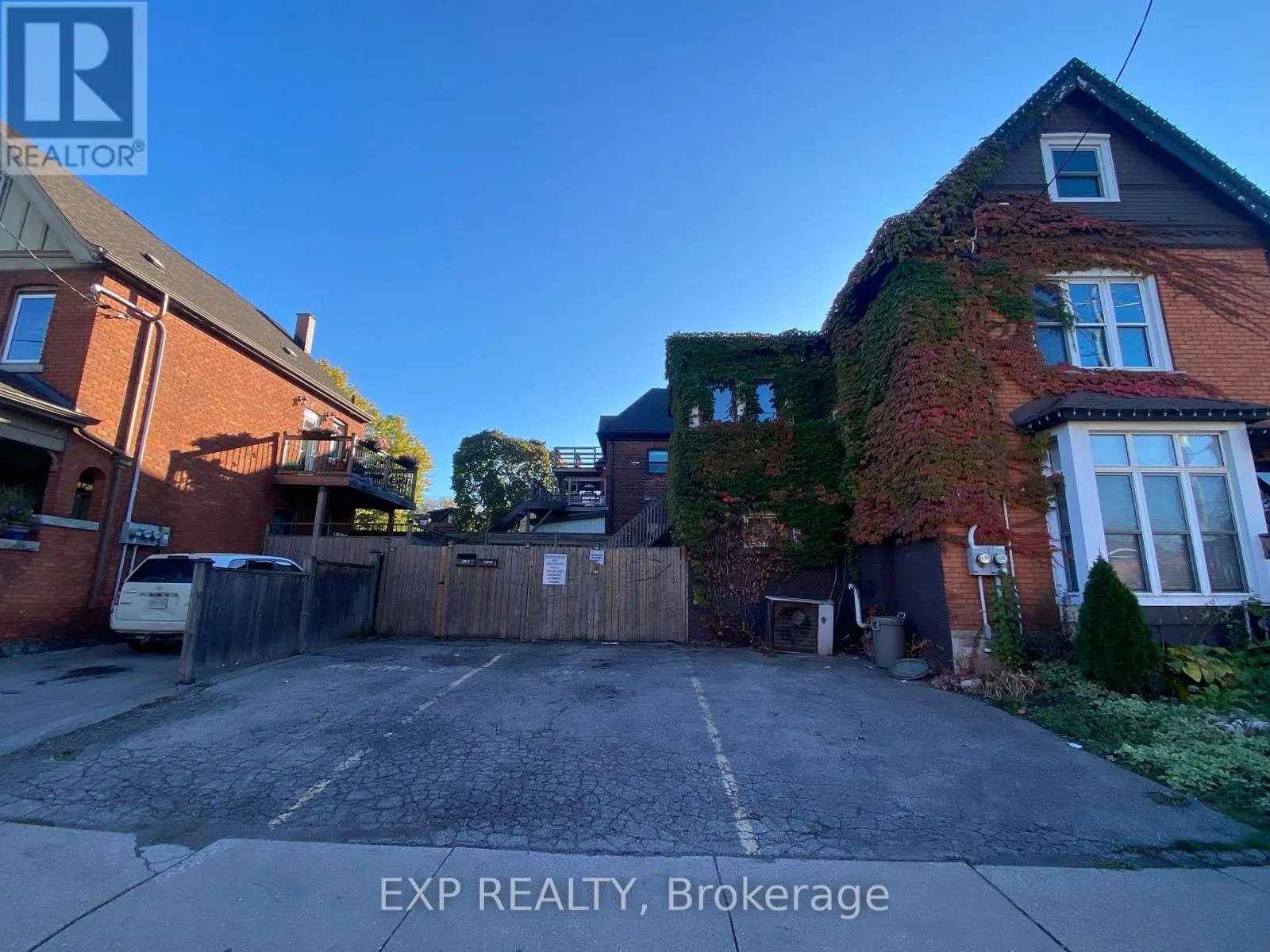 COMMERCIAL - 229 LOCKE STREET S