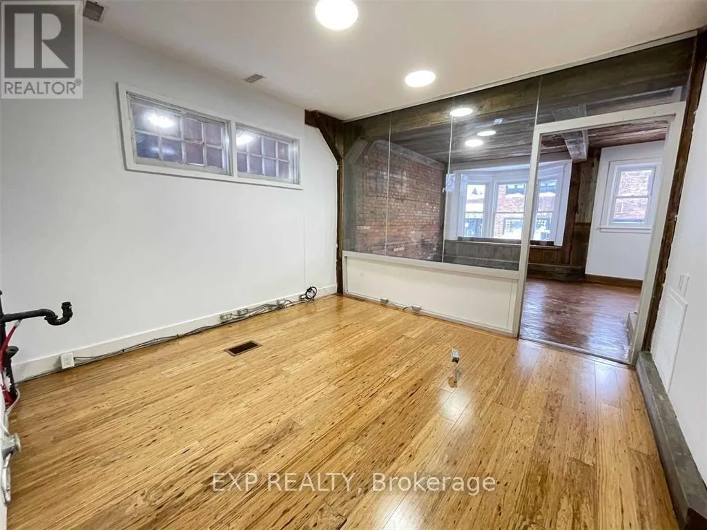 COMMERCIAL - 229 LOCKE STREET S