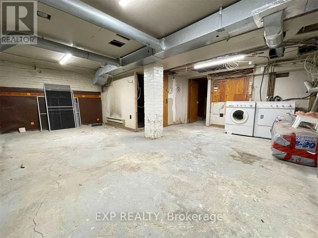 COMMERCIAL - 229 LOCKE STREET S