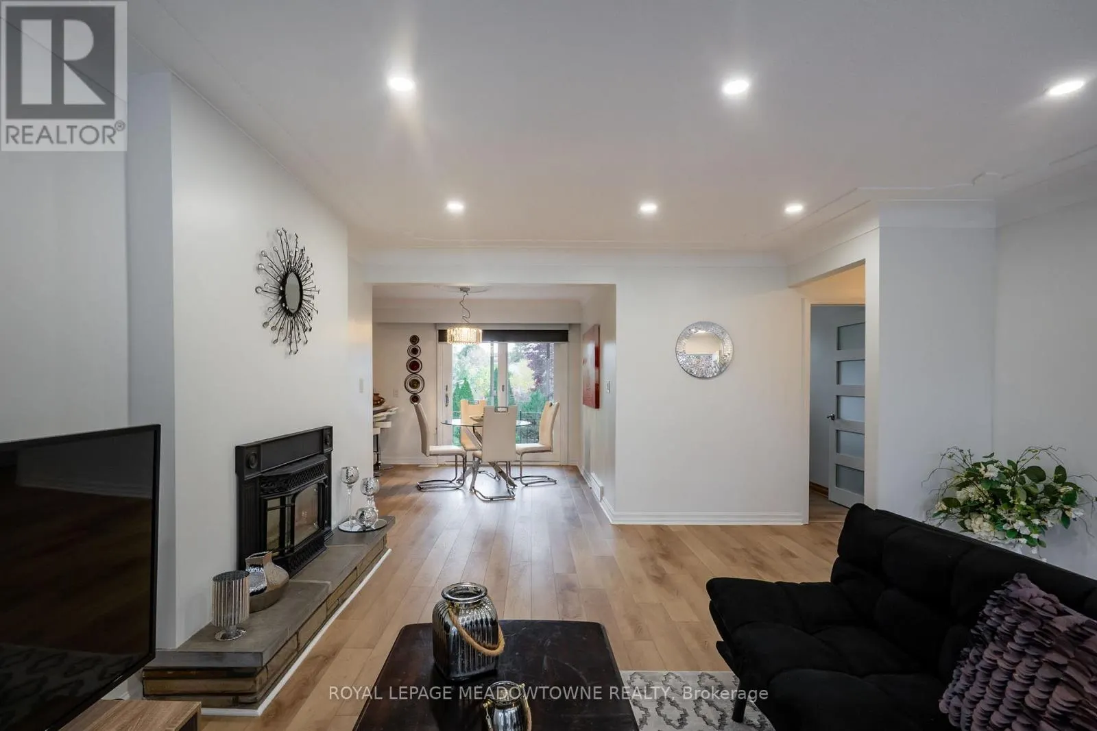 6256 BALMORAL AVENUE