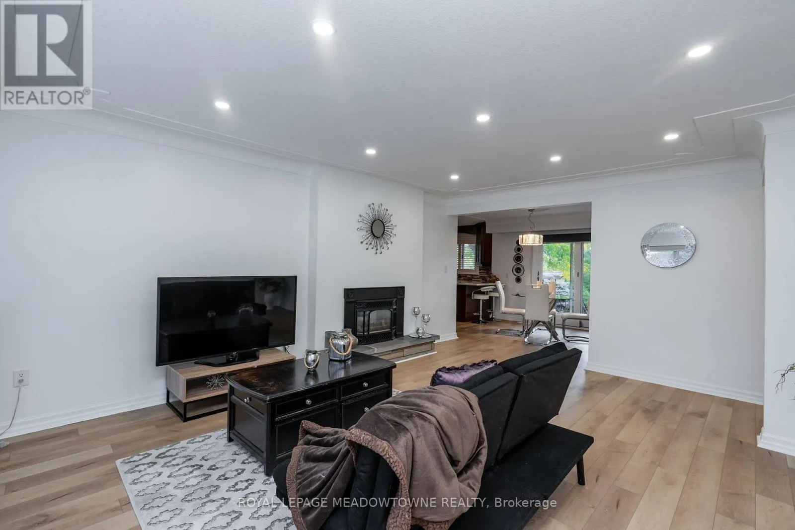 6256 BALMORAL AVENUE