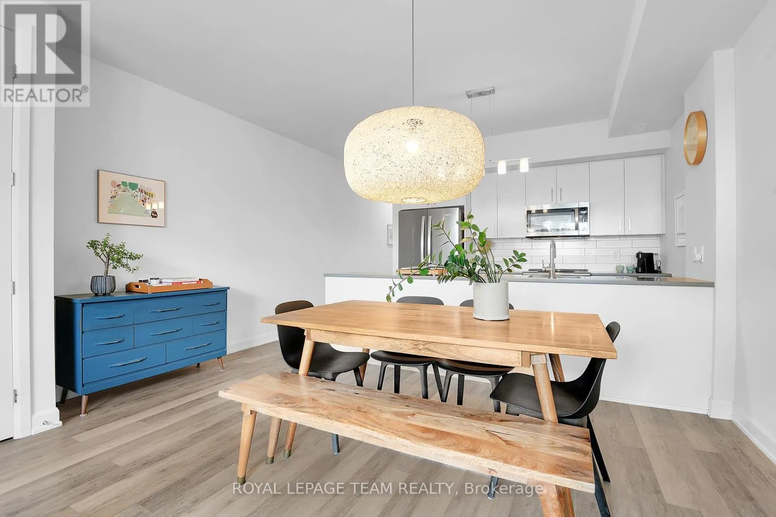 3 - 515 GLADSTONE AVENUE