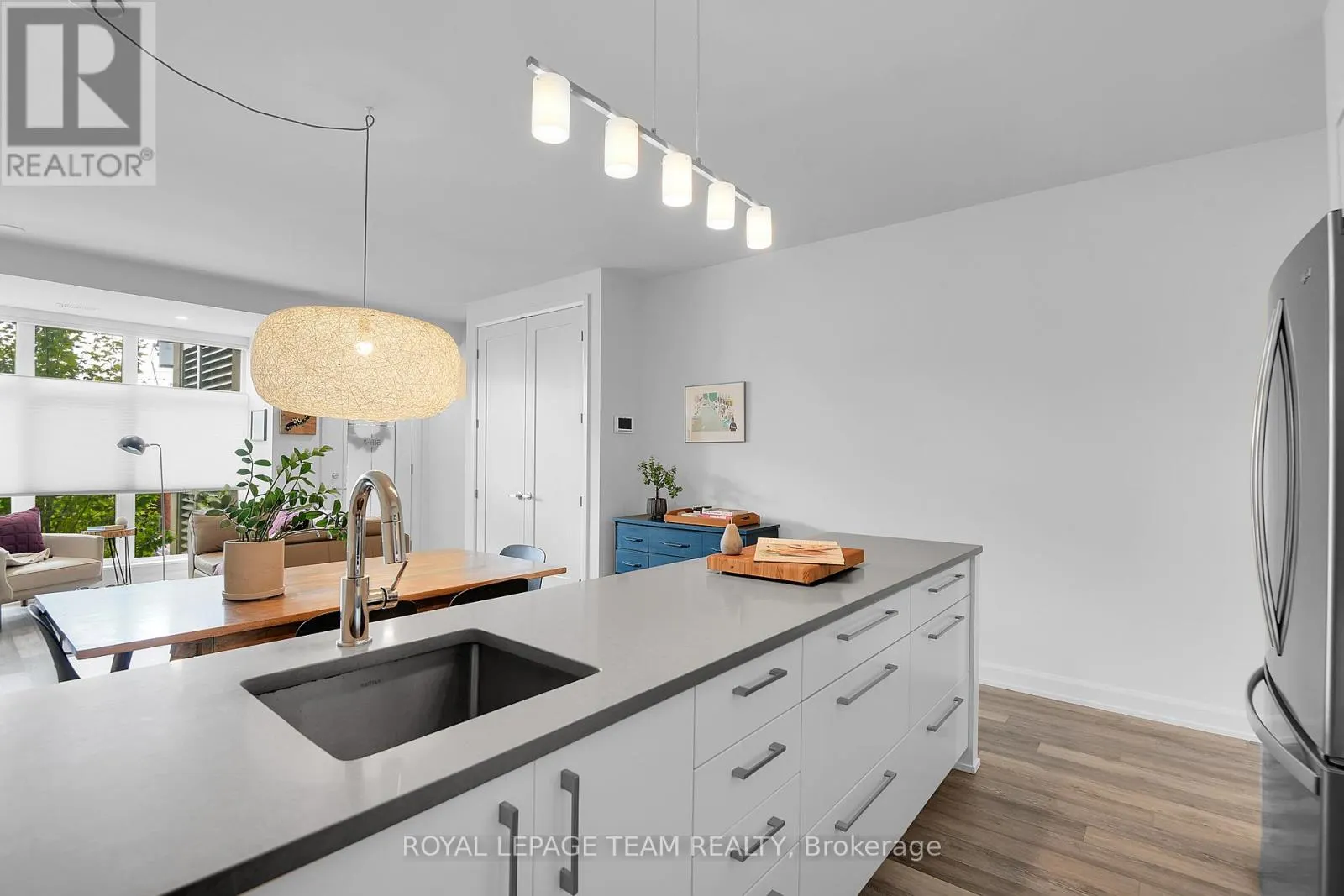 3 - 515 GLADSTONE AVENUE