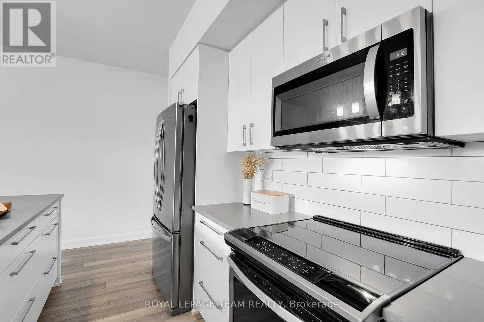 3 - 515 GLADSTONE AVENUE