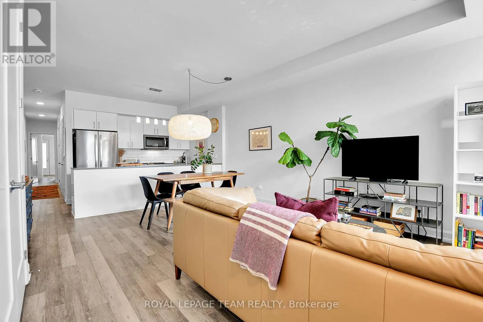 3 - 515 GLADSTONE AVENUE