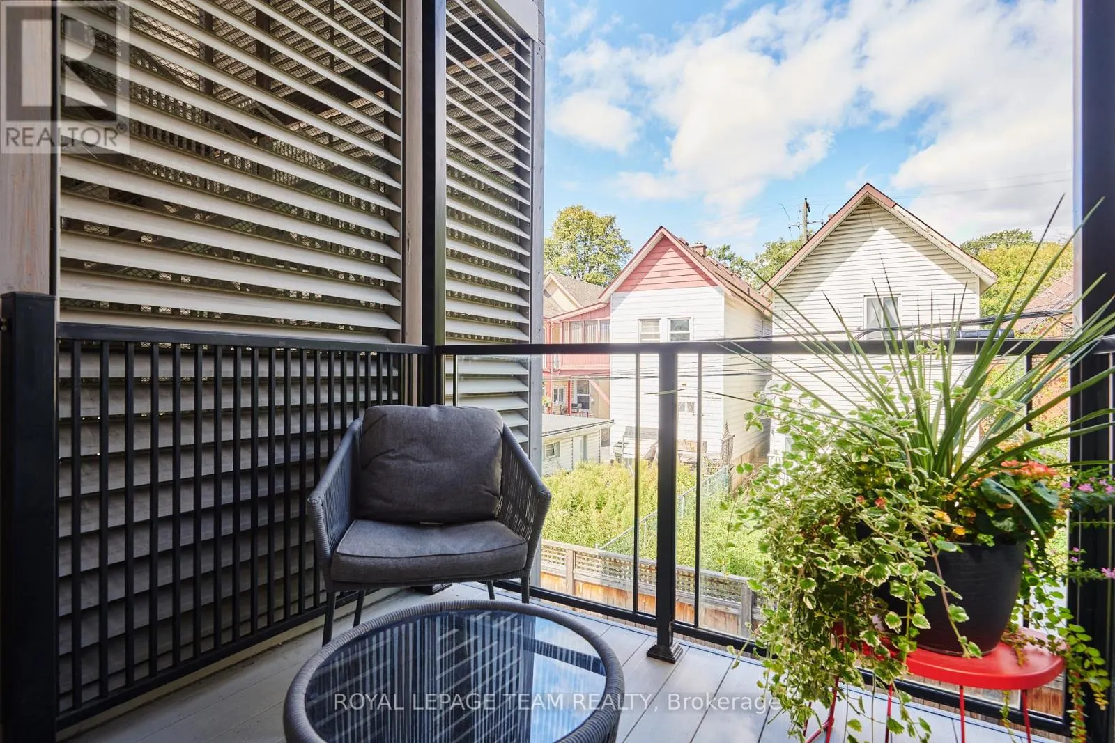 3 - 515 GLADSTONE AVENUE