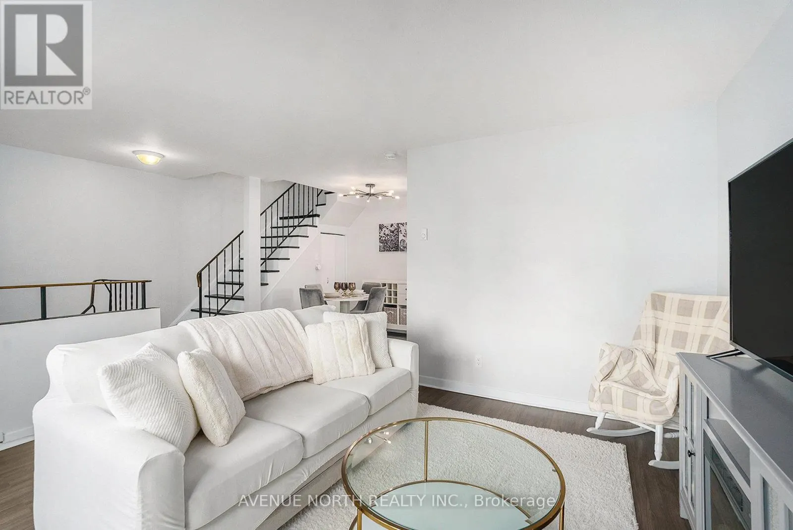 104 - 15A WOODVALE GREEN