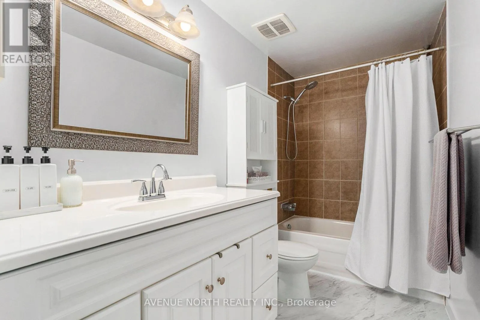 104 - 15A WOODVALE GREEN