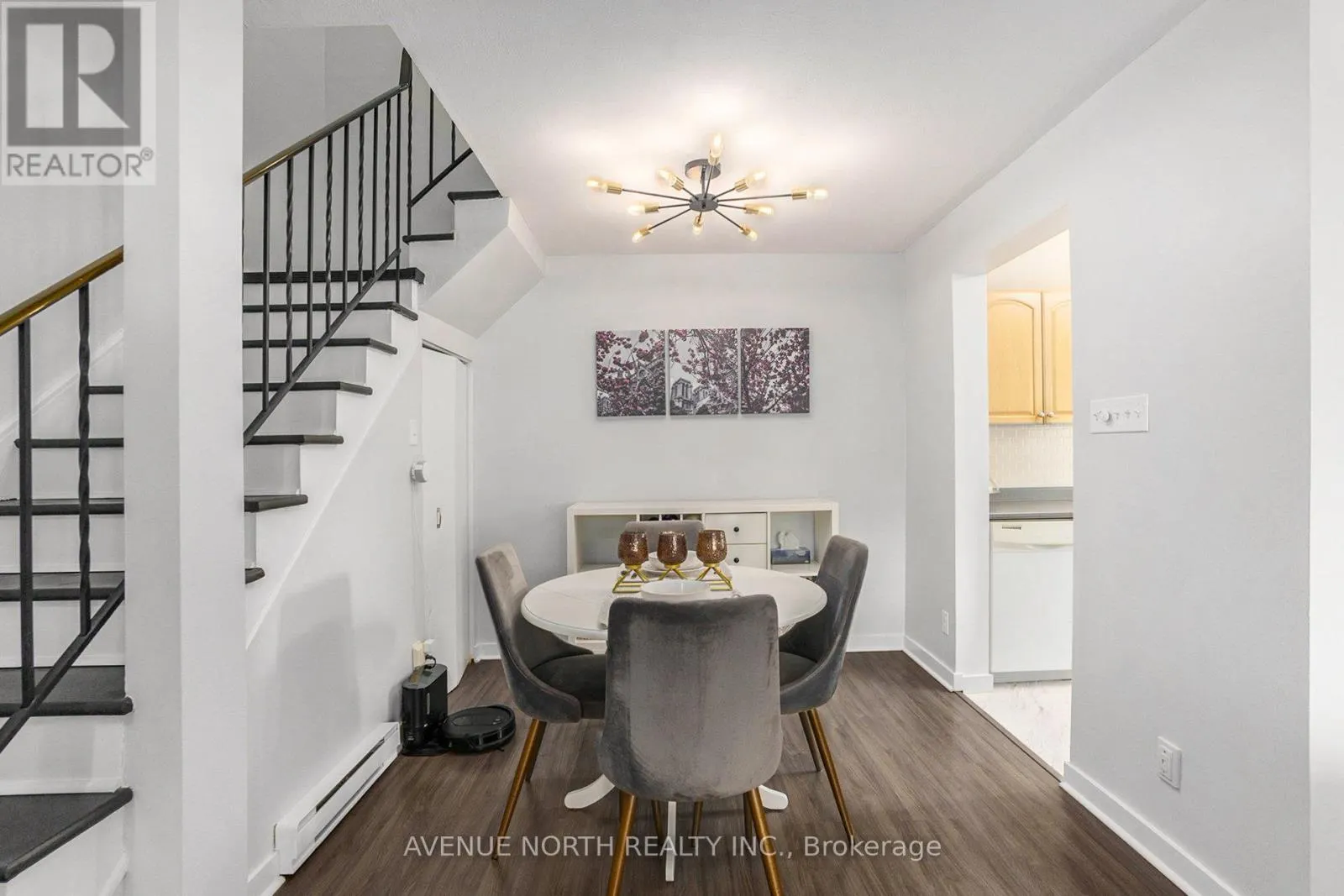 104 - 15A WOODVALE GREEN