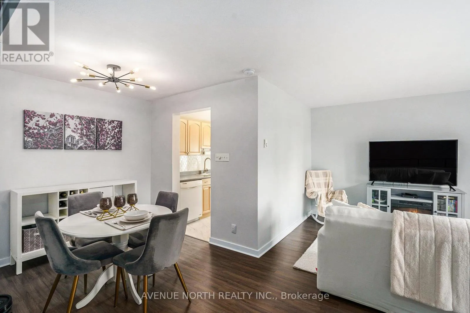 104 - 15A WOODVALE GREEN