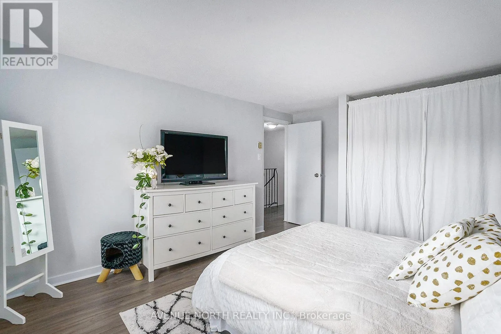 104 - 15A WOODVALE GREEN