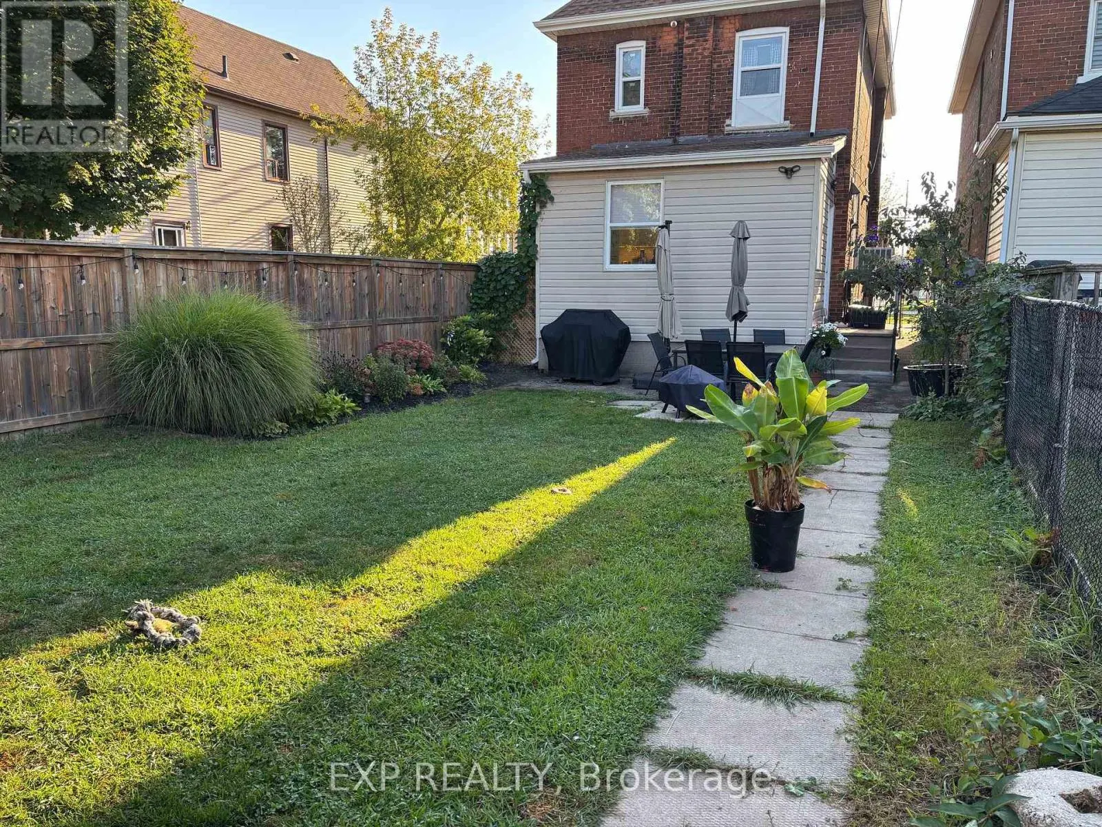 MAIN - 163 WENTWORTH STREET N