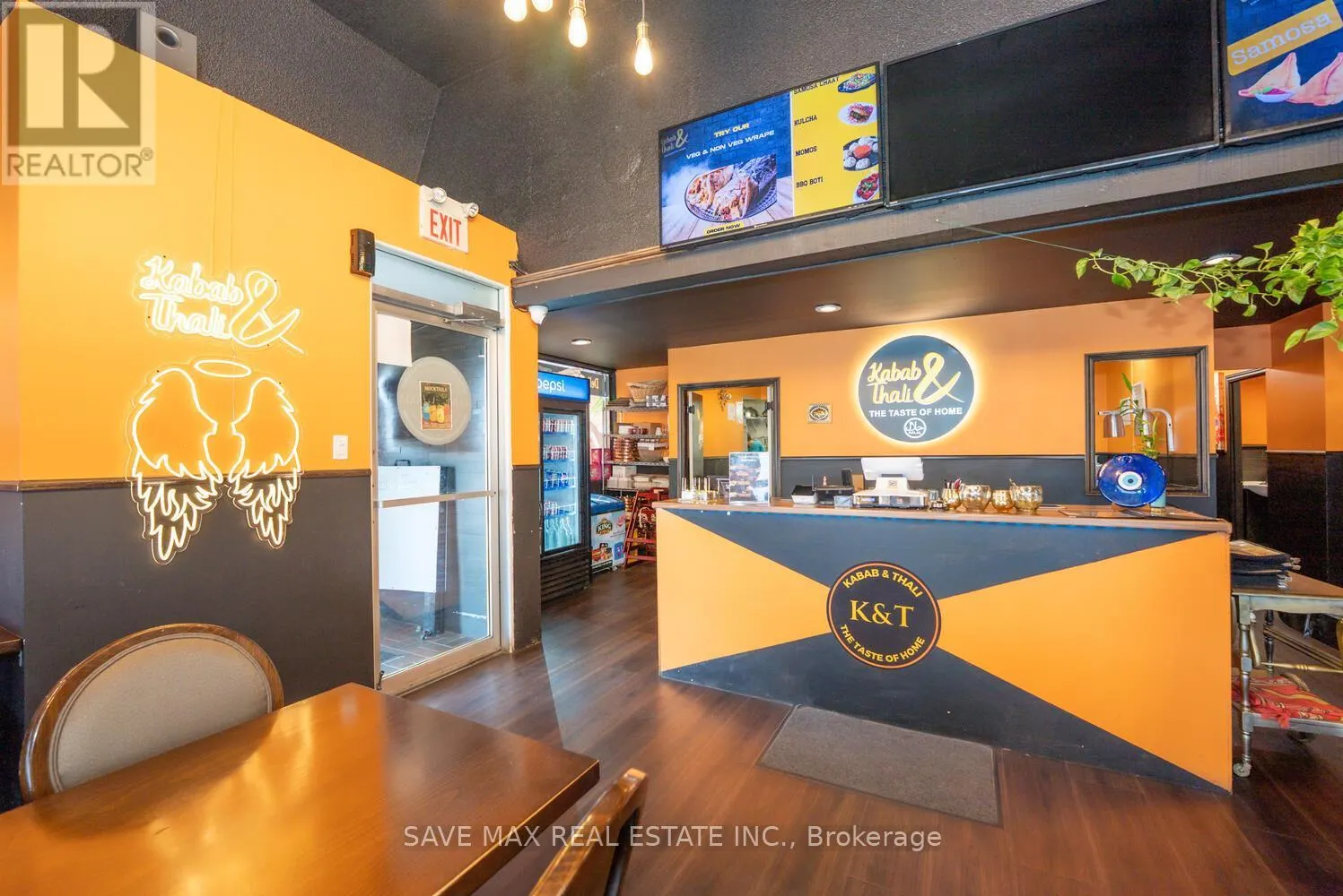 4 - 466 MERRITT STREET