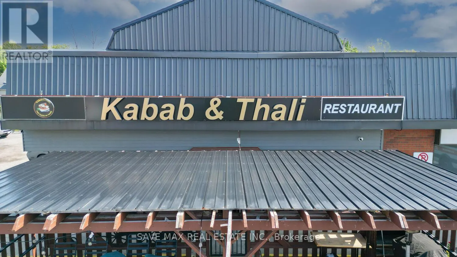 4 - 466 MERRITT STREET