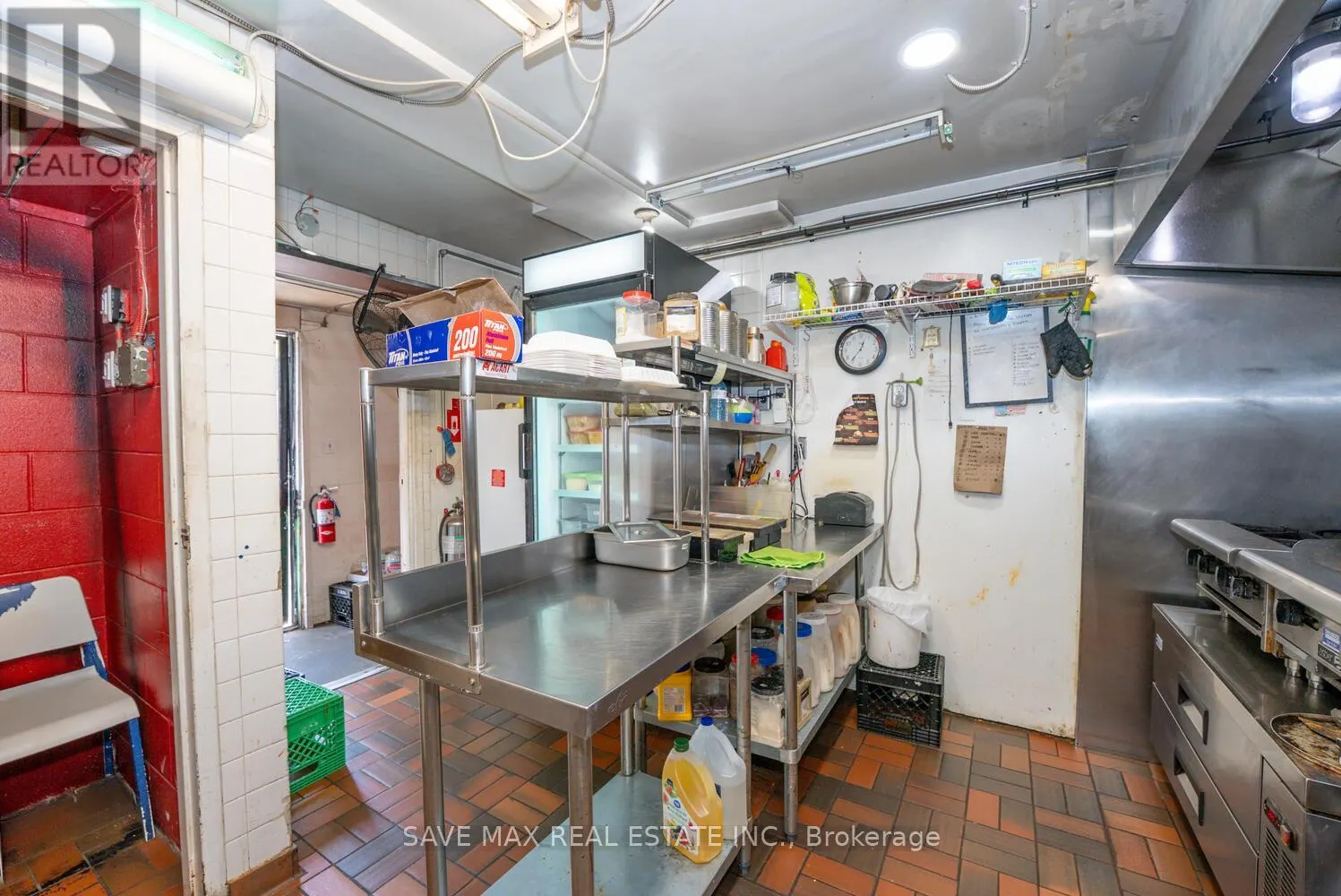 4 - 466 MERRITT STREET