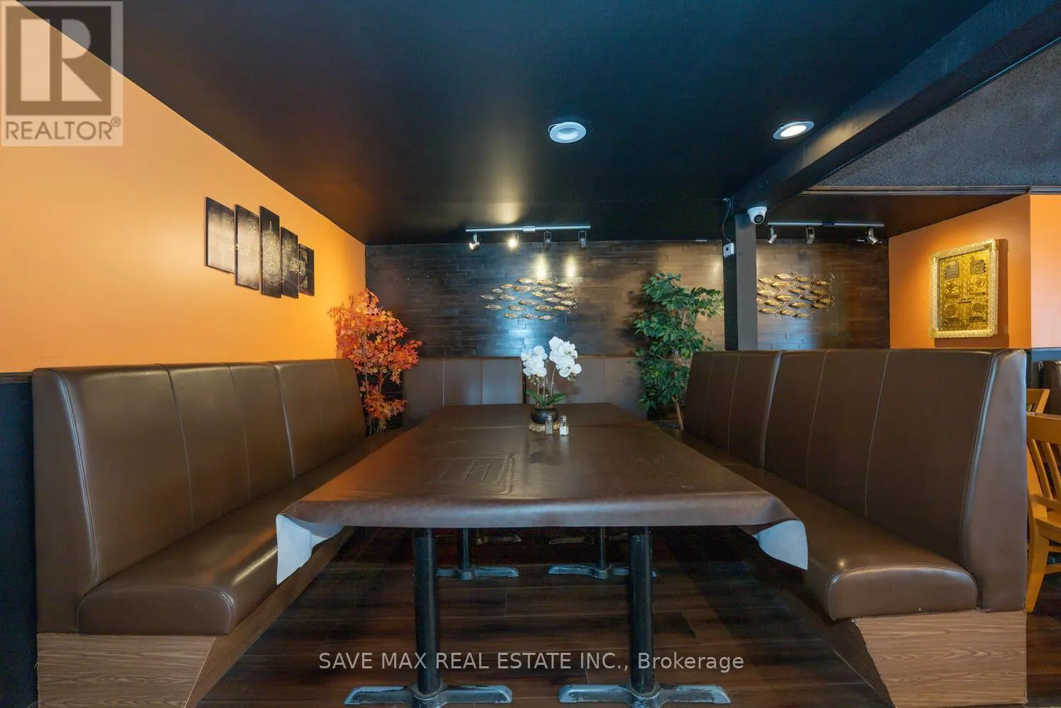 4 - 466 MERRITT STREET