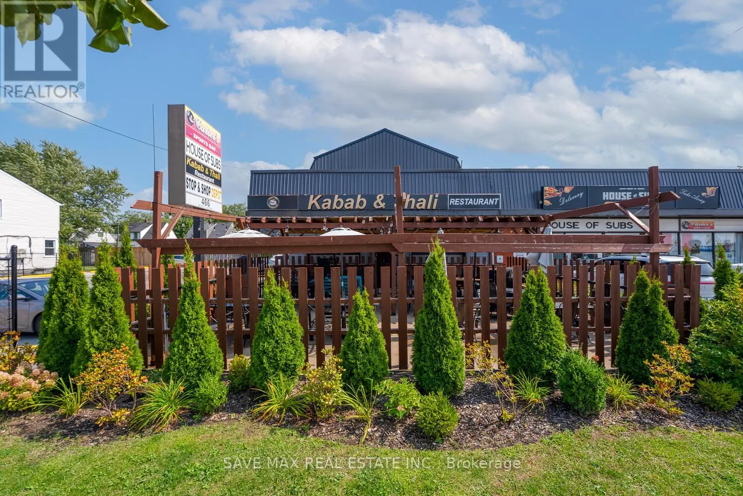 4 - 466 MERRITT STREET