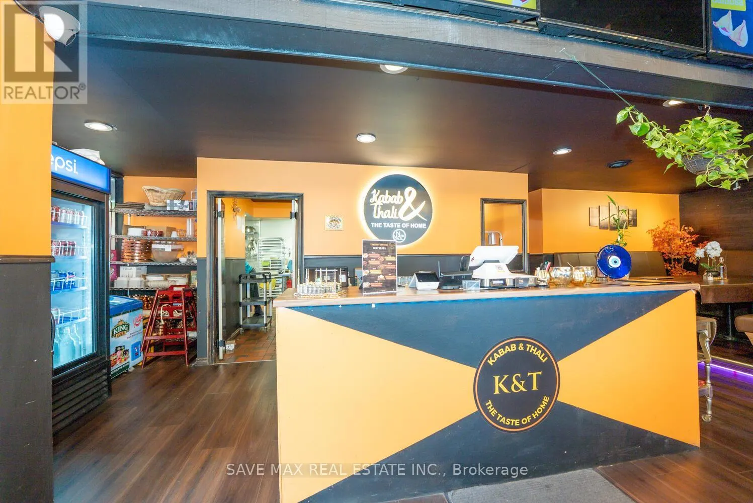 4 - 466 MERRITT STREET