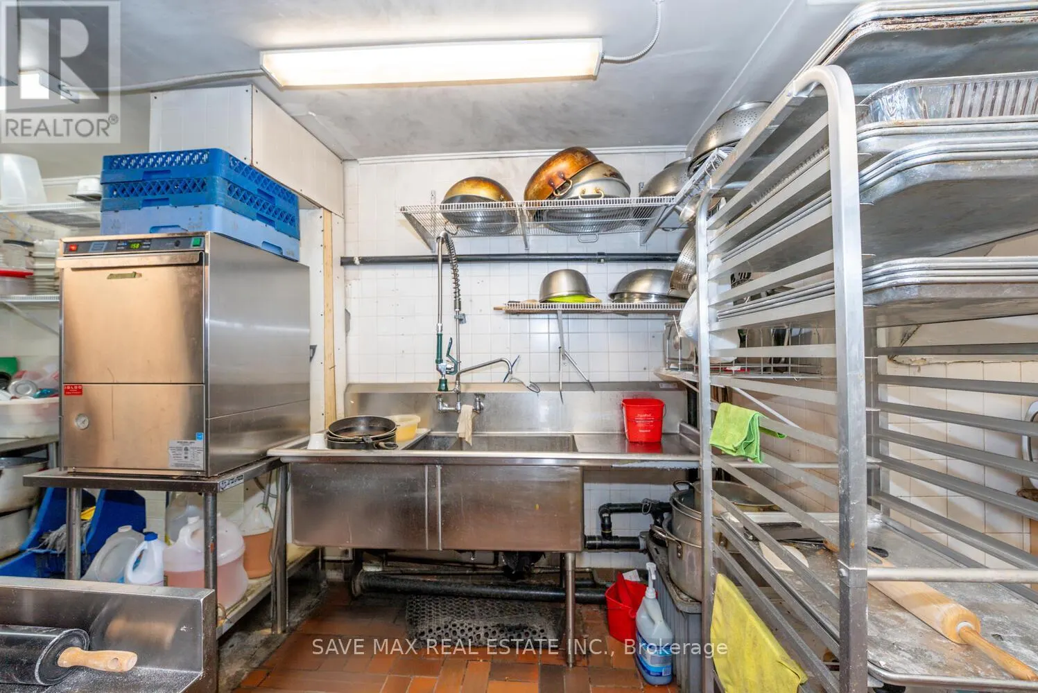 4 - 466 MERRITT STREET