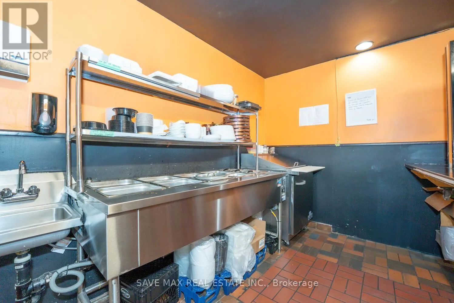 4 - 466 MERRITT STREET