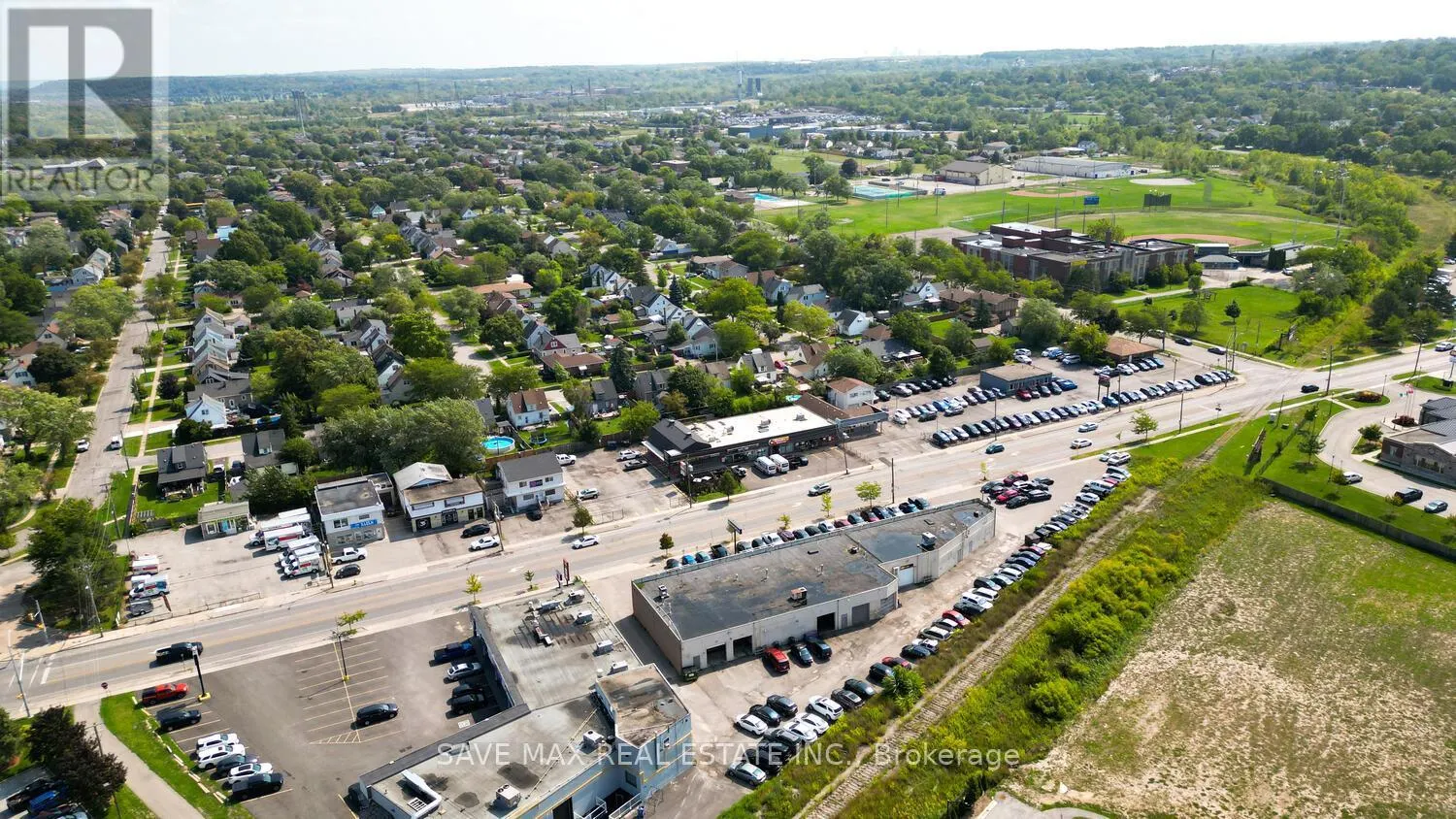 4 - 466 MERRITT STREET