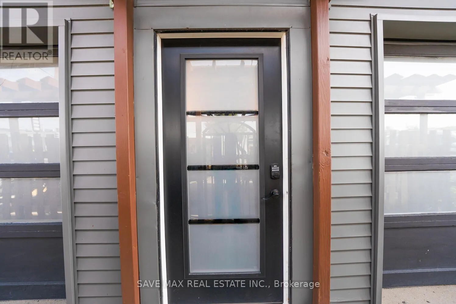 4 - 466 MERRITT STREET