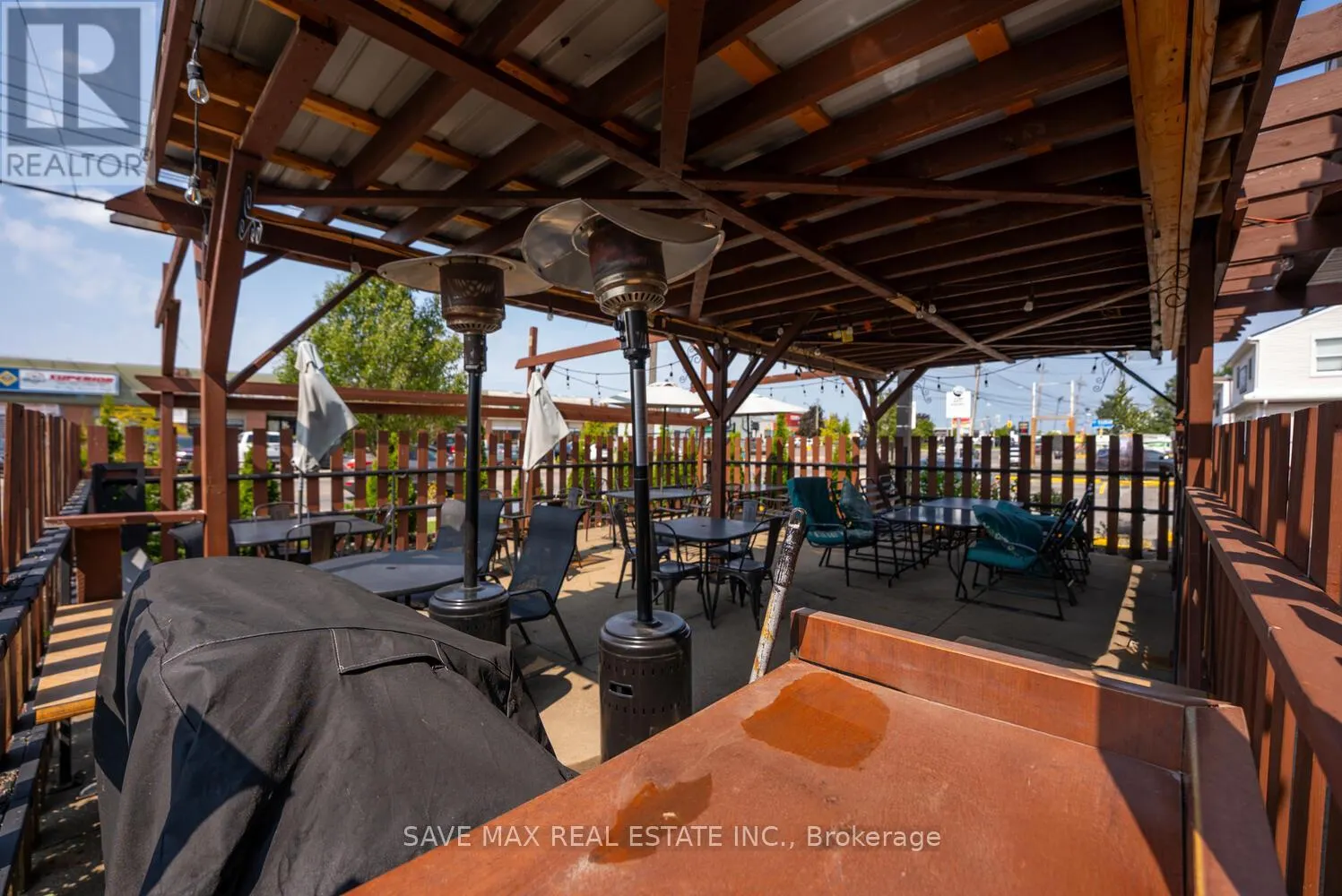 4 - 466 MERRITT STREET