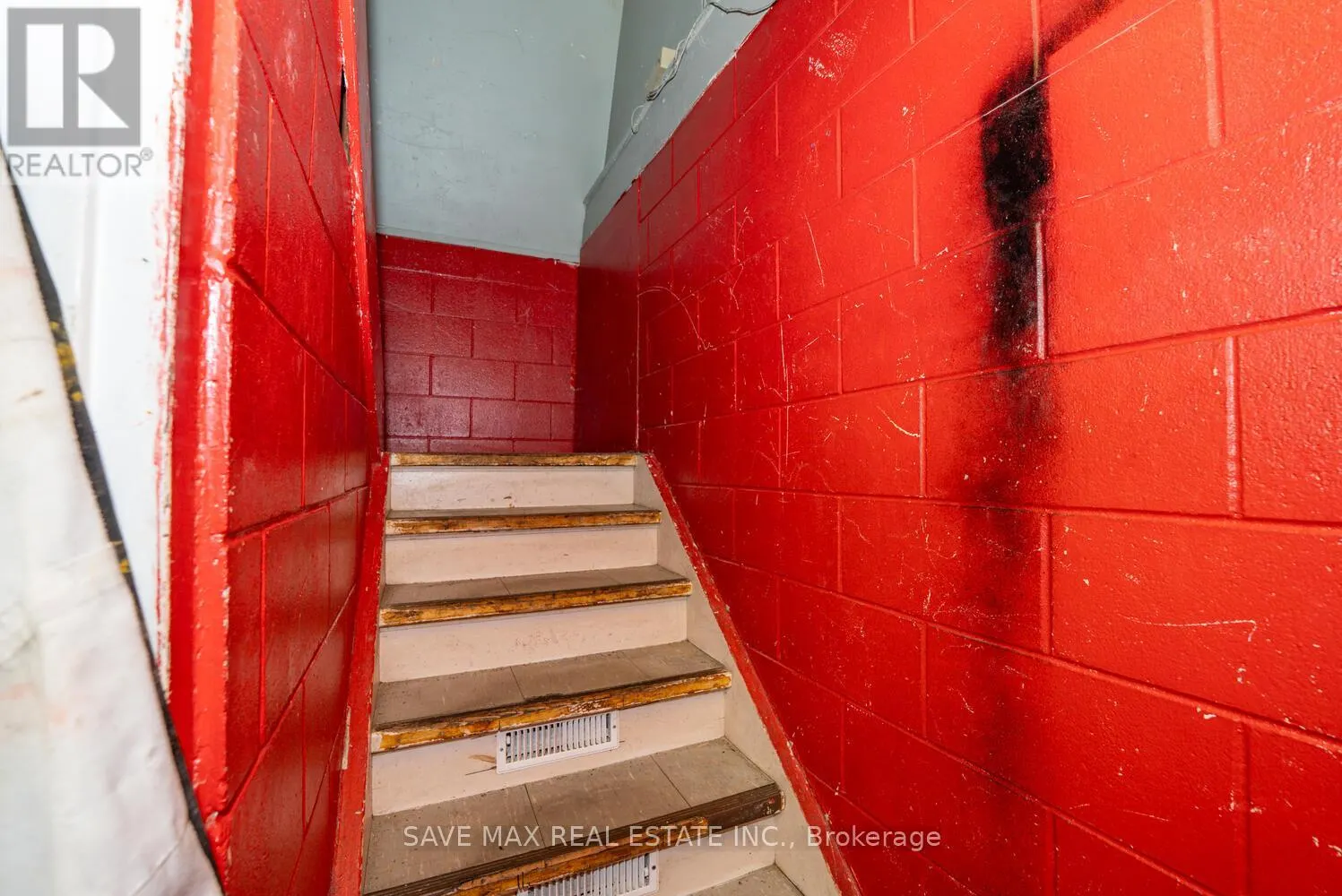 4 - 466 MERRITT STREET