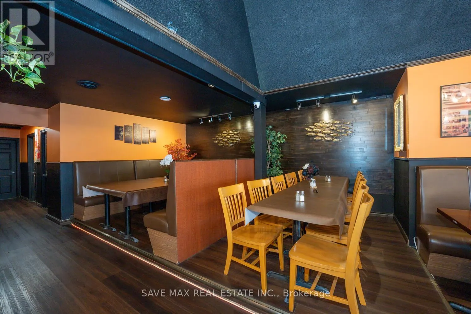 4 - 466 MERRITT STREET