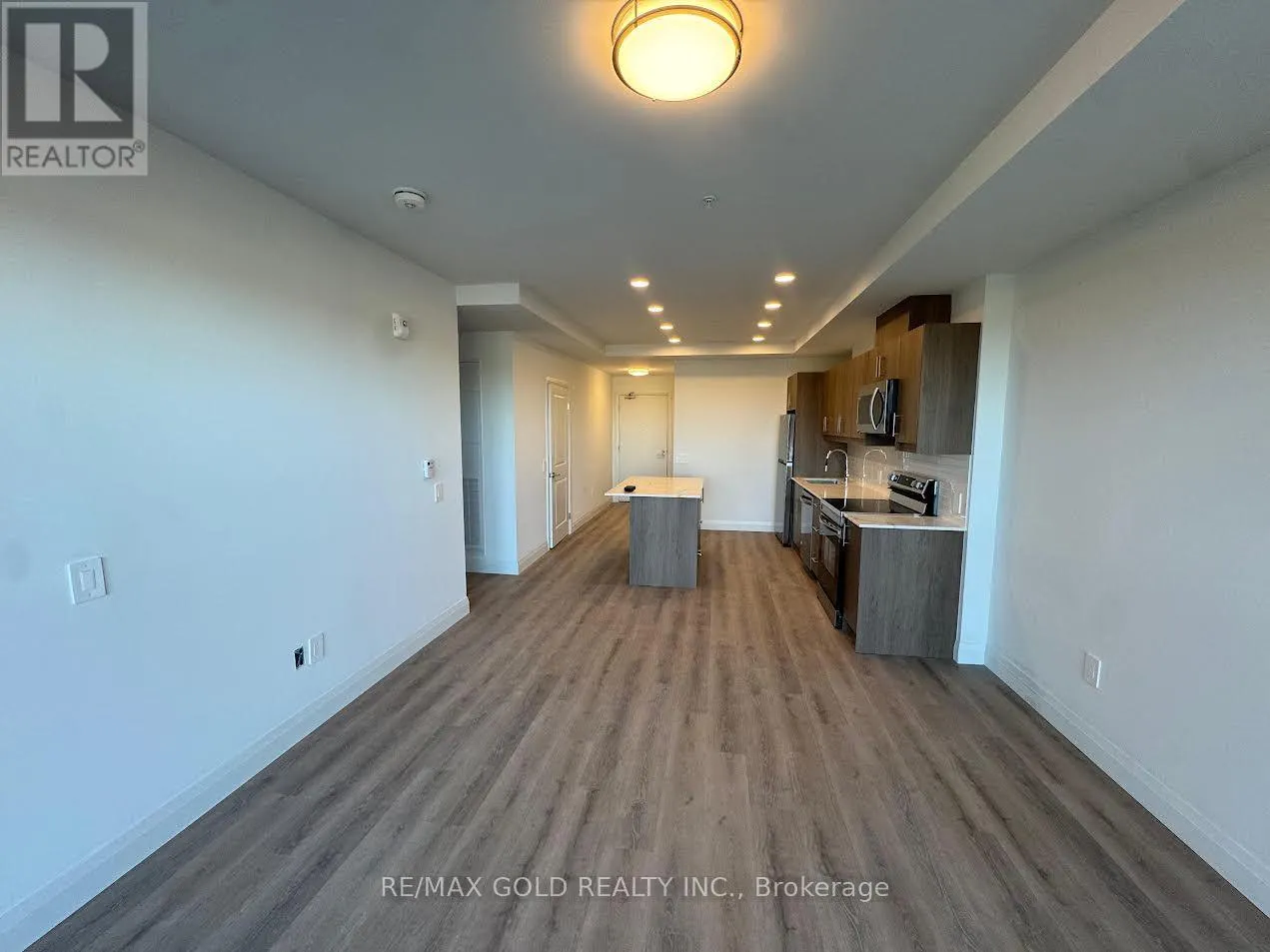 303 - 1333 WEBER STREET E