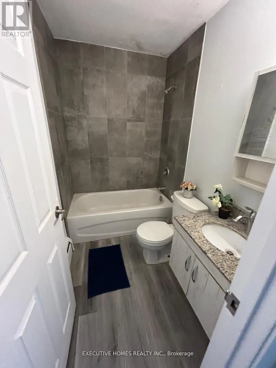 6 - 303 KING STREET N