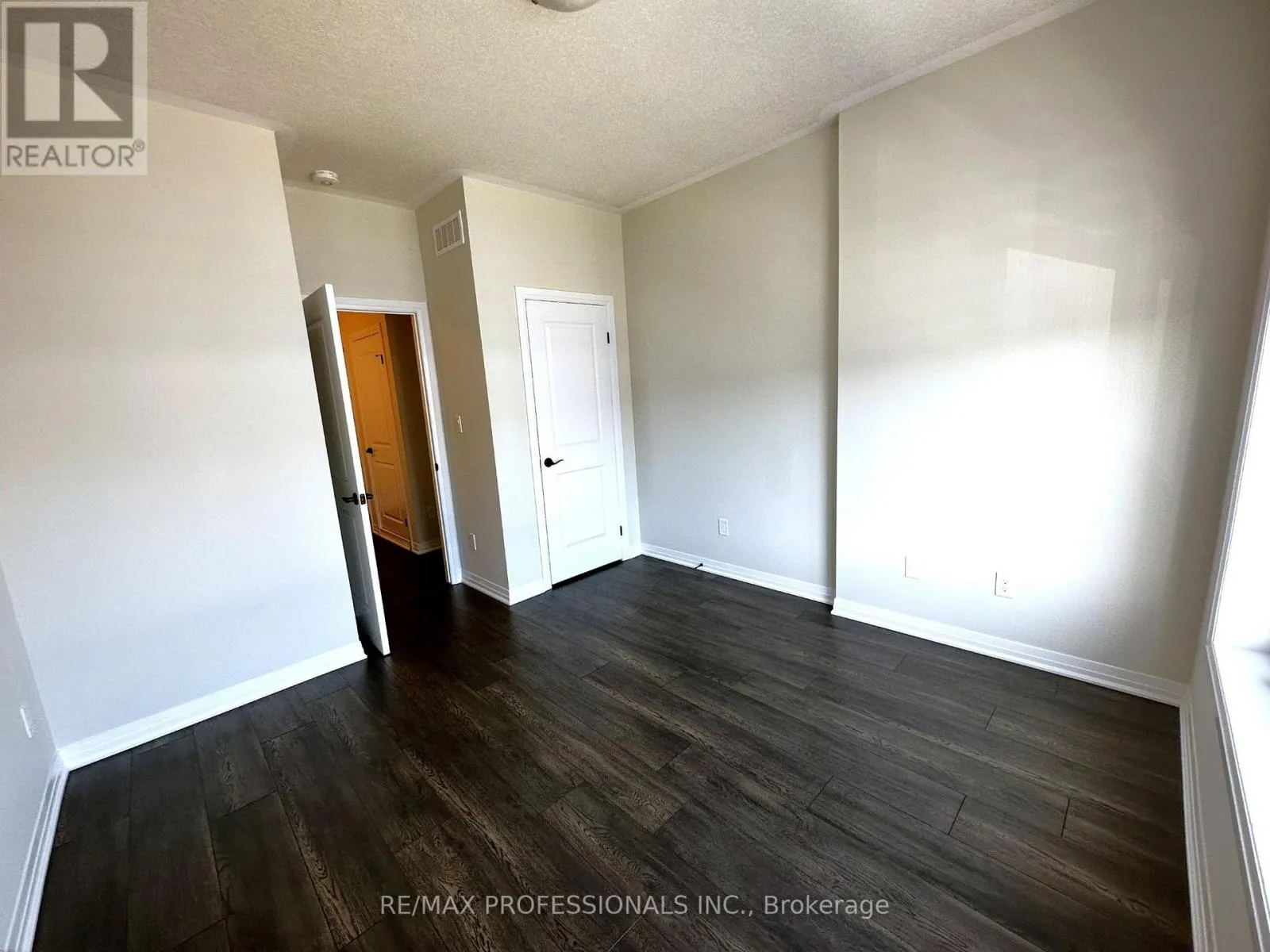 C35 - 25 ISHERWOOD AVENUE