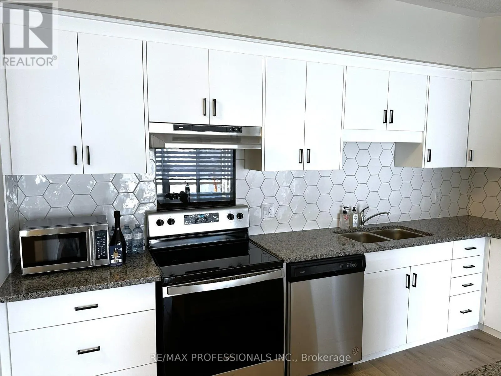 C35 - 25 ISHERWOOD AVENUE