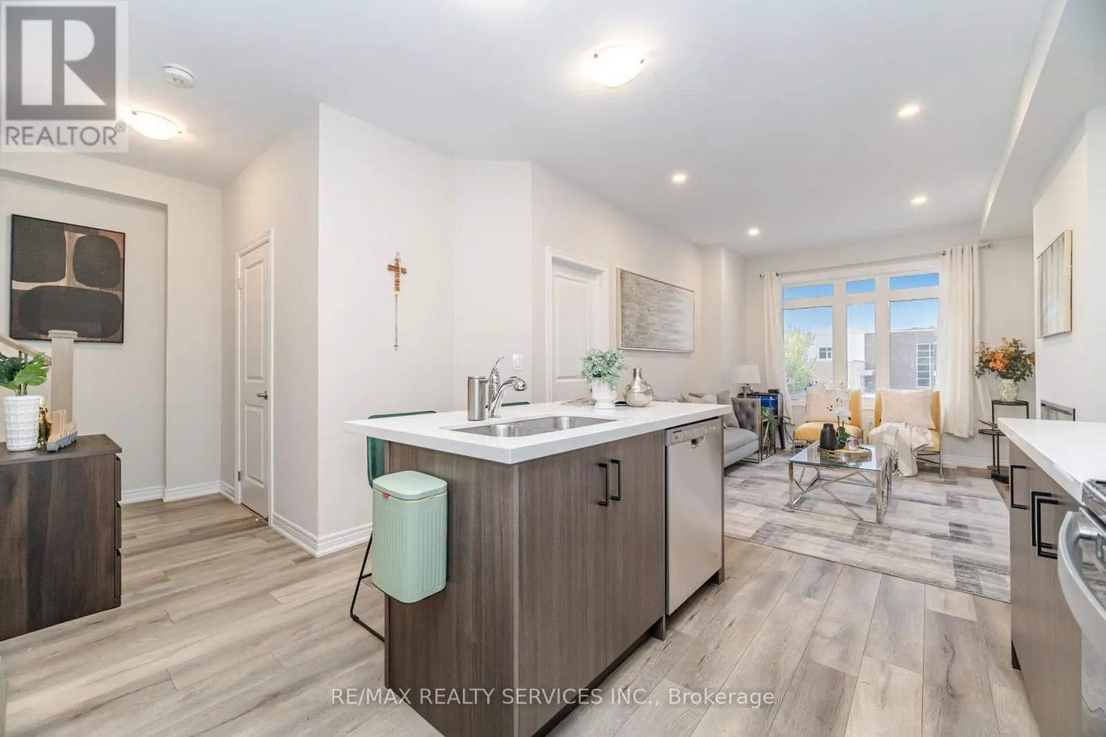 3 - 40 ZINFANDEL DRIVE