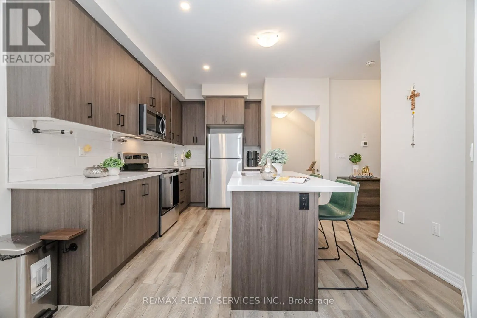 3 - 40 ZINFANDEL DRIVE