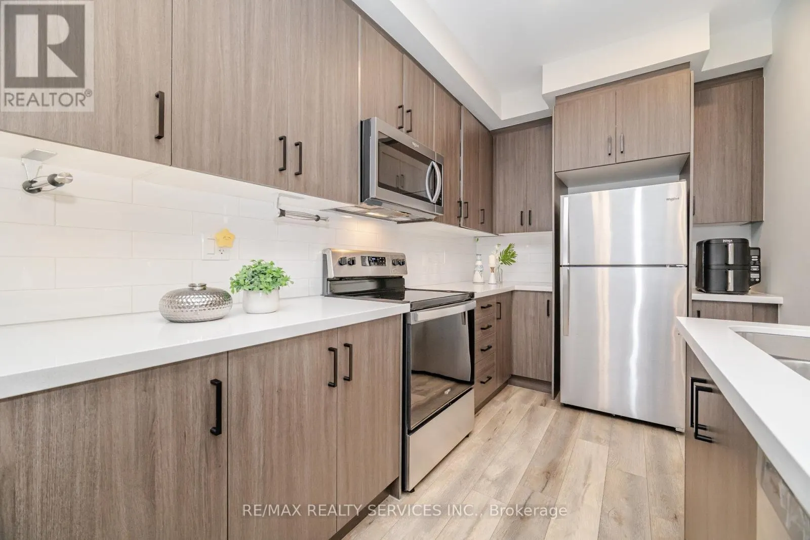 3 - 40 ZINFANDEL DRIVE