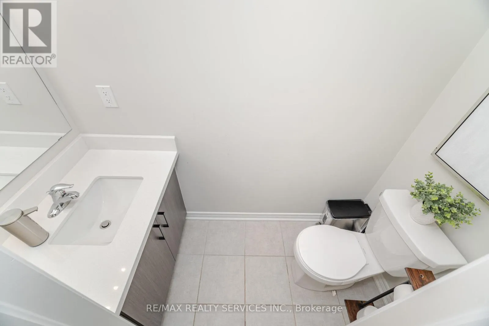 3 - 40 ZINFANDEL DRIVE