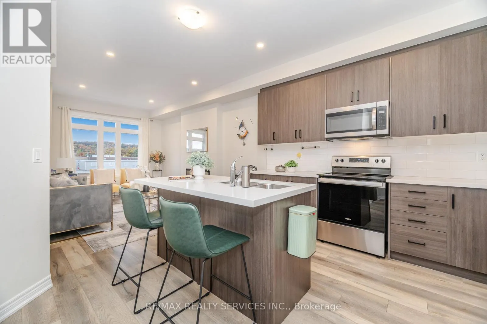 3 - 40 ZINFANDEL DRIVE